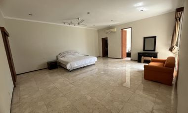 Rumah siap huni, Pool, dalam townhouse, strategis dekat MRT di Cipete