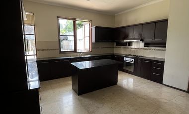 Rumah siap huni, Pool, dalam townhouse, strategis dekat MRT di Cipete