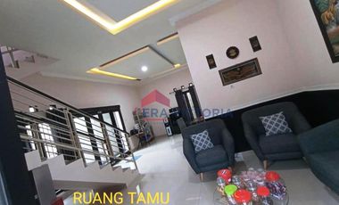 Rumah Mewah Dibuat Dengan Material Pilihan Kualitas Menengah Ke Atas