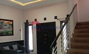 Rumah Mewah Dibuat Dengan Material Pilihan Kualitas Menengah Ke Atas