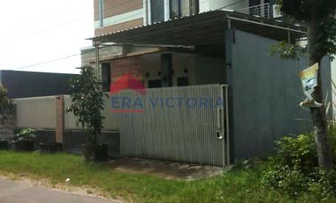 Rumah Mewah Dibuat Dengan Material Pilihan Kualitas Menengah Ke Atas