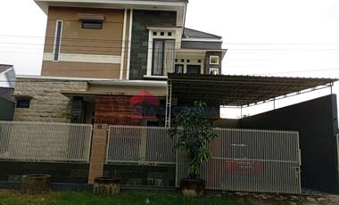 Rumah Mewah Dibuat Dengan Material Pilihan Kualitas Menengah Ke Atas