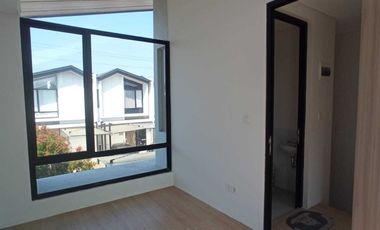 Rumah Nyaman Minimalis Modern Travertine Lippo Cikarang, 32 Juta/Thn