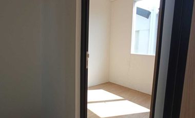 Rumah Nyaman Minimalis Modern Travertine Lippo Cikarang, 32 Juta/Thn