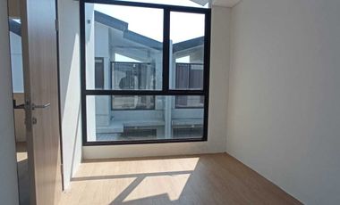 Rumah Nyaman Minimalis Modern Travertine Lippo Cikarang, 32 Juta/Thn