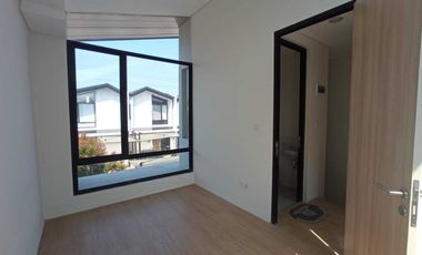 Rumah Nyaman Minimalis Modern Travertine Lippo Cikarang, 32 Juta/Thn