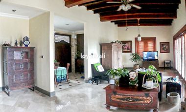 Vila cantik dengan pemandangan laut 180 derajat yang tak terhalang