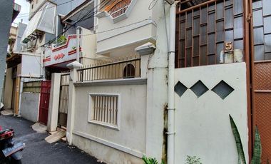 Jual rumah bagus kokoh 3 1/2 lt di jl Terate, Tambora, jakbar