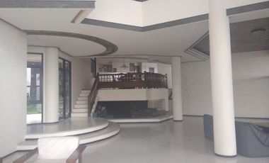 Villa Tretes Jalan Lektor telwe luas 1.200m2 dengan 6+1 Kamar Tidur