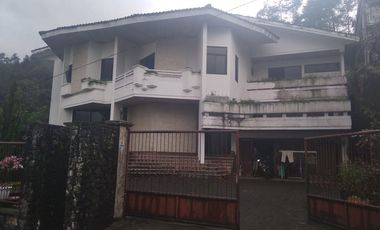 Villa Tretes Jalan Lektor telwe luas 1.200m2 dengan 6+1 Kamar Tidur