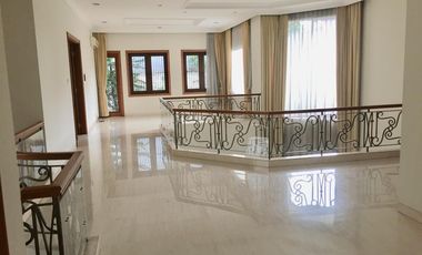 NICE & SPACIOUS HOUSE FOR RENT IN PONDOK INDAH 5 BEDROOM,POOL GARDEN
