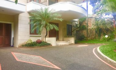 NICE & SPACIOUS HOUSE FOR RENT IN PONDOK INDAH 5 BEDROOM,POOL GARDEN