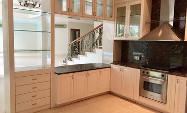 NICE & SPACIOUS HOUSE FOR RENT IN PONDOK INDAH 5 BEDROOM,POOL GARDEN