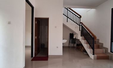 Townhouse 2 Lantai Modern Minimalis dalam perumahan besar Pamulang