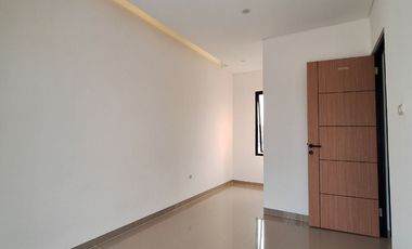 Townhouse 2 Lantai Modern Minimalis dalam perumahan besar Pamulang