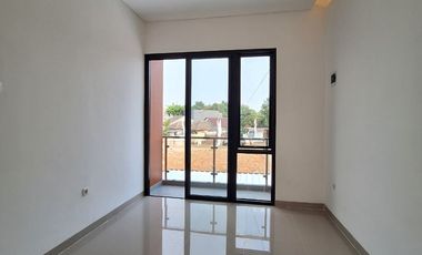 Townhouse 2 Lantai Modern Minimalis dalam perumahan besar Pamulang