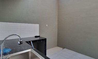 Townhouse 2 Lantai Modern Minimalis dalam perumahan besar Pamulang