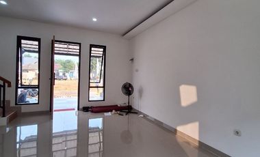 Townhouse 2 Lantai Modern Minimalis dalam perumahan besar Pamulang