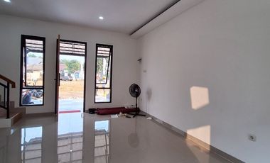 Townhouse 2 Lantai Modern Minimalis dalam perumahan besar Pamulang