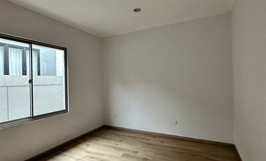 sewa rumah golf island PIK uk 8x15m ada kitchen set & gordyn