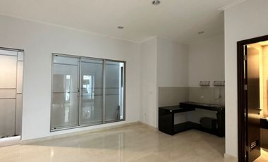 sewa rumah golf island PIK uk 8x15m ada kitchen set & gordyn