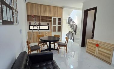 sewa rumah 3 lantai golf island PIK uk 5x12,5m furnish