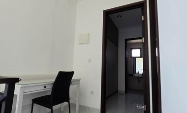 sewa rumah 3 lantai golf island PIK uk 5x12,5m furnish