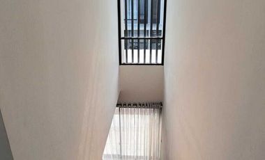 sewa rumah 2 lantai PIK 2 uk 4x15m ada AC & gordyn