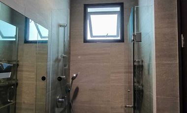 sewa rumah 2 lantai PIK 2 uk 4x15m ada AC & gordyn