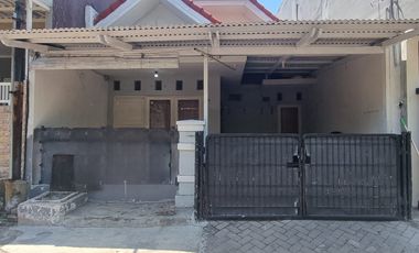 Disewakan Rumah Pantai Mentari