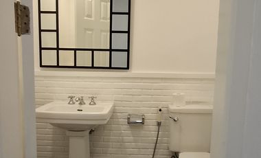 Disewakan rumah mewah American classic style dengan taman yg cantik