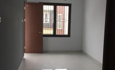 Rumah 2 Lantai Siap Huni di Kelapa Gading