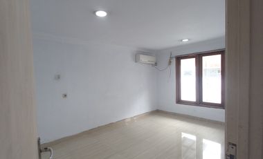 Rumah Standar disewa di Kelapa Gading