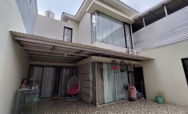 Dijual 1 unit Rumah Mewah Orchard Park Citra Grand City