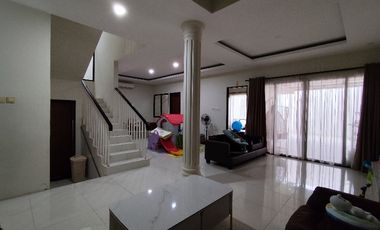 Dijual 1 unit Rumah Mewah Orchard Park Citra Grand City