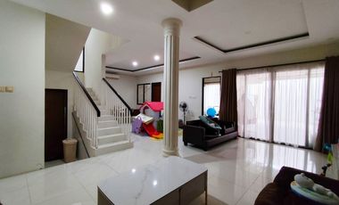 Dijual 1 unit Rumah Mewah Orchard Park Citra Grand City