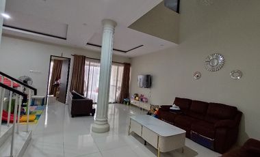 Dijual 1 unit Rumah Mewah Orchard Park Citra Grand City