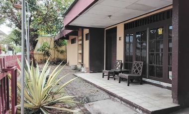 Rumah lama Di Pogung baru Kawasan Kampus UGM - Pogung Baru Sleman