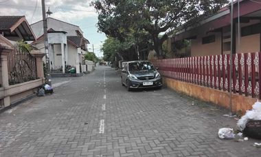 Rumah lama Di Pogung baru Kawasan Kampus UGM - Pogung Baru Sleman