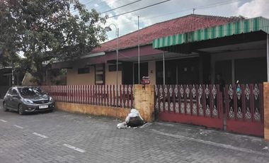 Rumah lama Di Pogung baru Kawasan Kampus UGM - Pogung Baru Sleman