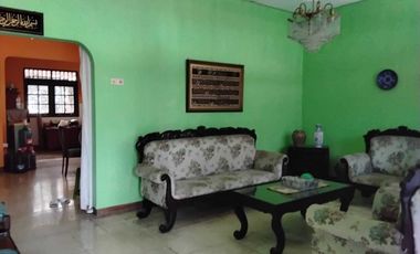 Rumah lama Di Pogung baru Kawasan Kampus UGM - Pogung Baru Sleman