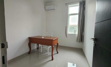 Crown Court Cikarang 3 Kamar tidur, baru renovasi lengkap sangat murah