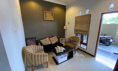 rumah murah 2 lantai di perumahan gentan 100 meter dari luwes