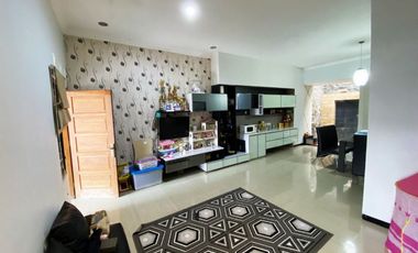 rumah murah 2 lantai di perumahan gentan 100 meter dari luwes