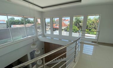 Rumah mewah modern minimalis di serengan solo kota