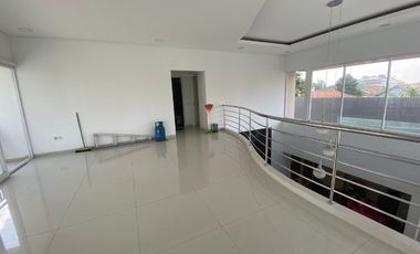 Rumah mewah modern minimalis di serengan solo kota