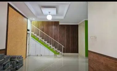 Jual BU Rumah Hoek 2lantai full renovasi siap huni Taman Royal 3