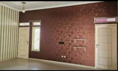 Jual BU Rumah Hoek 2lantai full renovasi siap huni Taman Royal 3