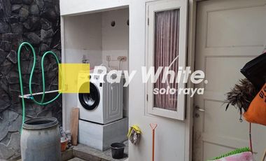 Rumah Bagus Siap Huni 2 Lantai Lokasi Jebres Solo
