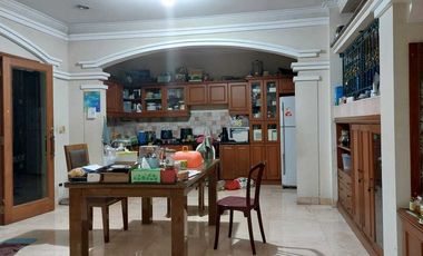 Rmh besar, hook, 2lt, jl utama, Kemang Pratama, Bekasi